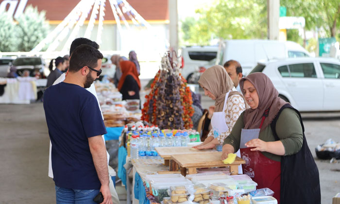 Hanımeli pazarında yaz yoğunluğu yaşanıyor
