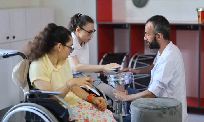 Engelsiz Yaşam Merkezi engelli bireyler ve ailelerine umut oluyor