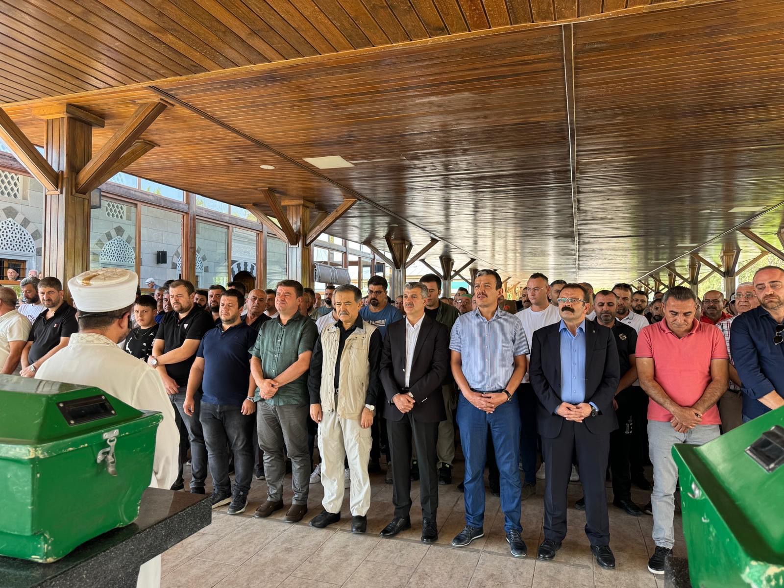 Şükrü Taşoyan dualarla son yolculuğuna uğurlandı