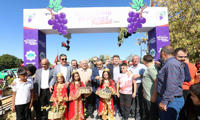 3’üncü Bağ Bozumu ve Pekmez Festivali yapıldı