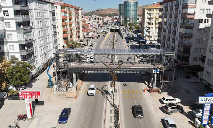 Engelli dostu yaya üst geçidi açılışa hazır