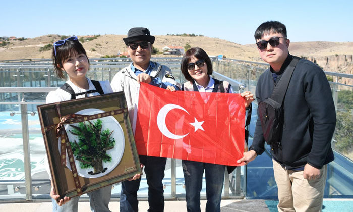 Ihlara Cam Terası 100 bininci ziyaretçisi Güney Kore’den