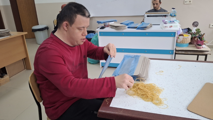 Beypazarı Engelsiz Yaşam Merkezi üyeleri üreterek kazanıyor