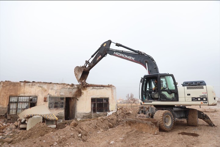 Aksaray Belediyesi 2024 yılında 172 metruk binayı yıktı
