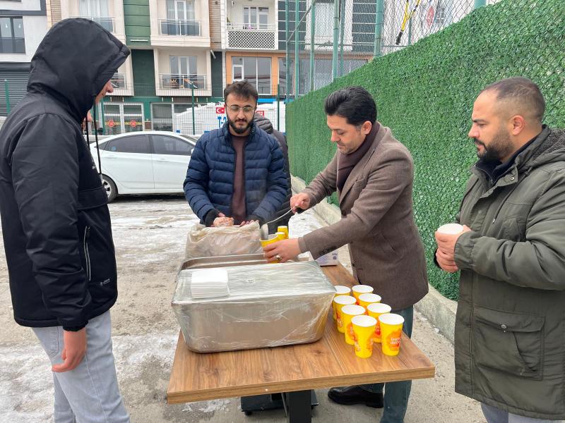 MHP Kars il Başkanı Adıgüzel’den Kars 36 Spor Taraftarına Çorba İkramı