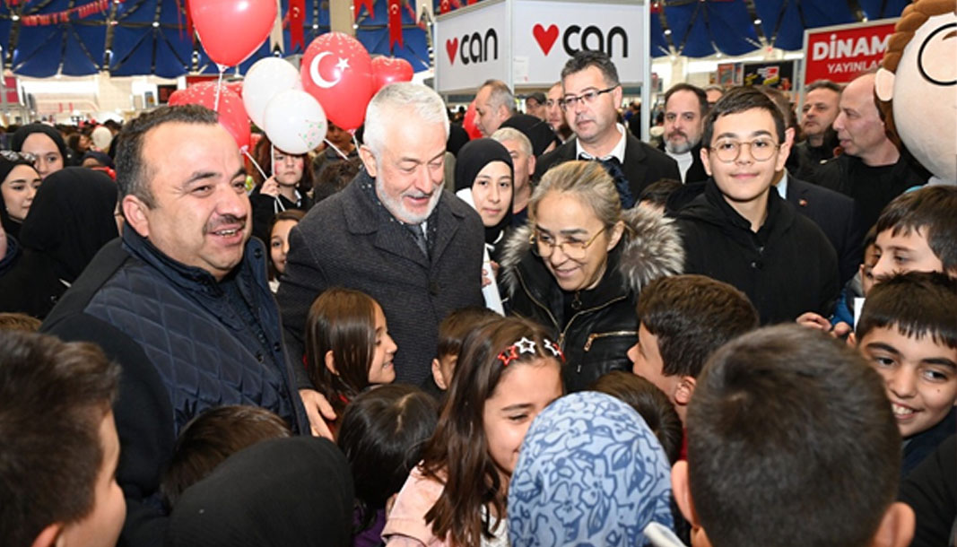 7. Isparta Kitap Fuarı’nda yazarlara yoğun ilgi