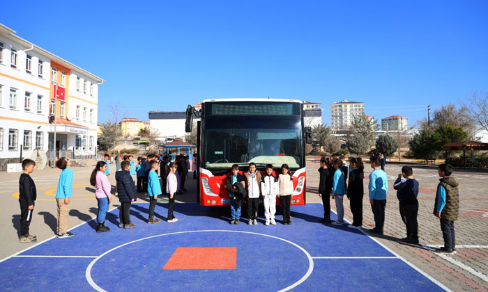 Öğrencilere toplu ulaşımda dikkat edilmesi gerekenler anlatıldı