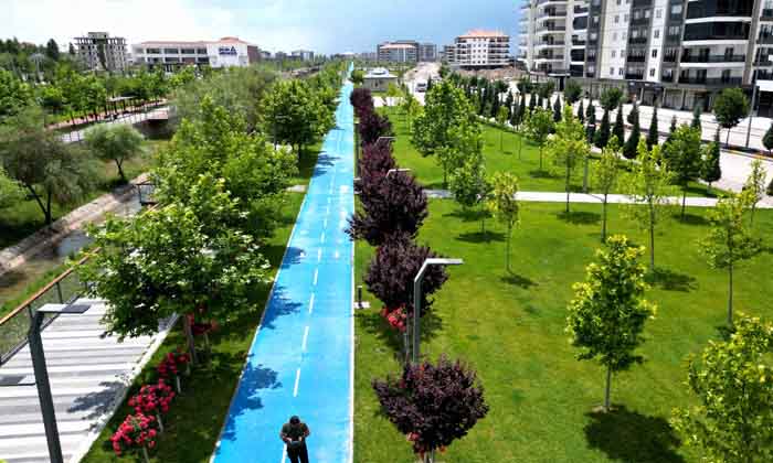 Aksaray Belediyesi mahalle parklarını bahara hazırlıyor