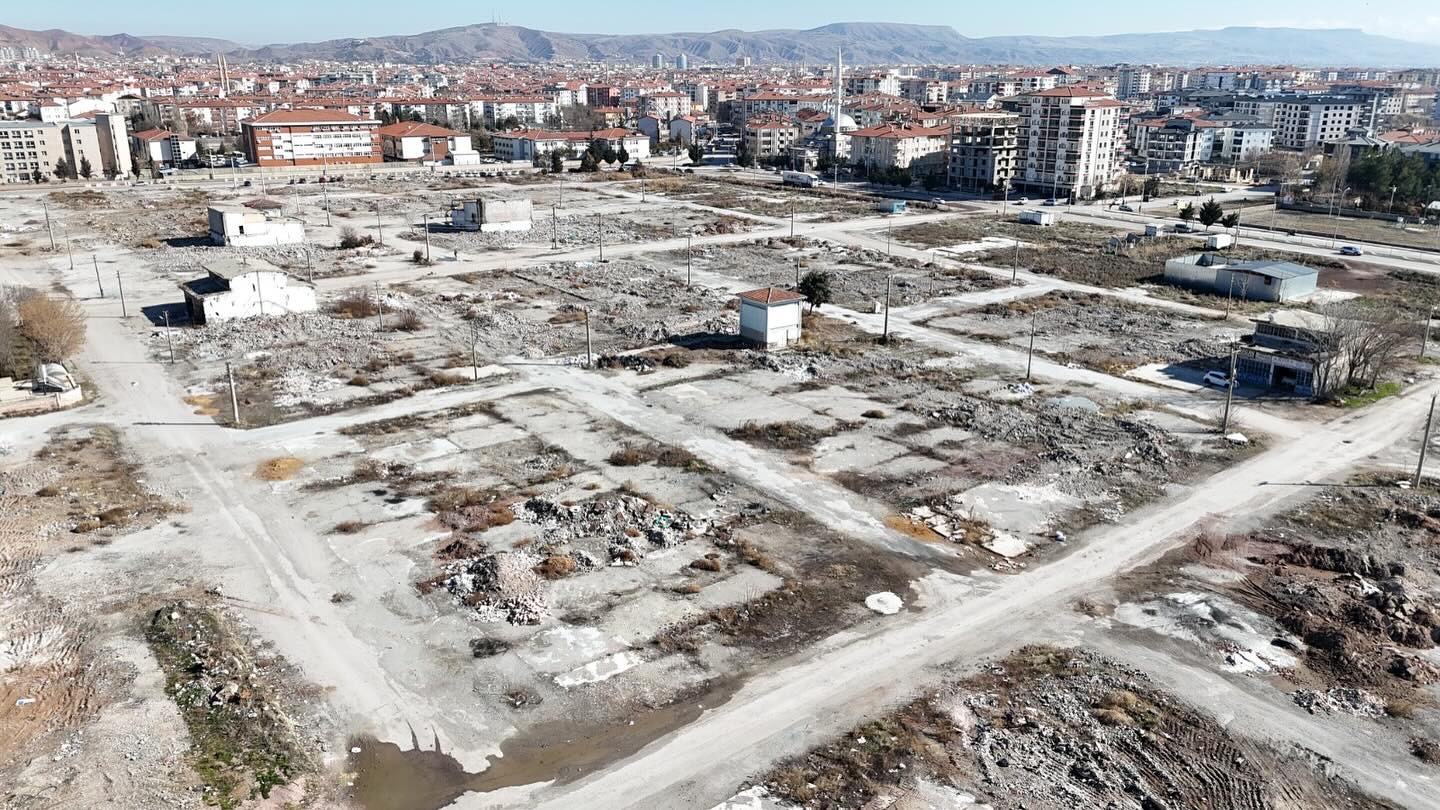 Eski sanayi alanı yeni yaşam alanına dönüşüyor