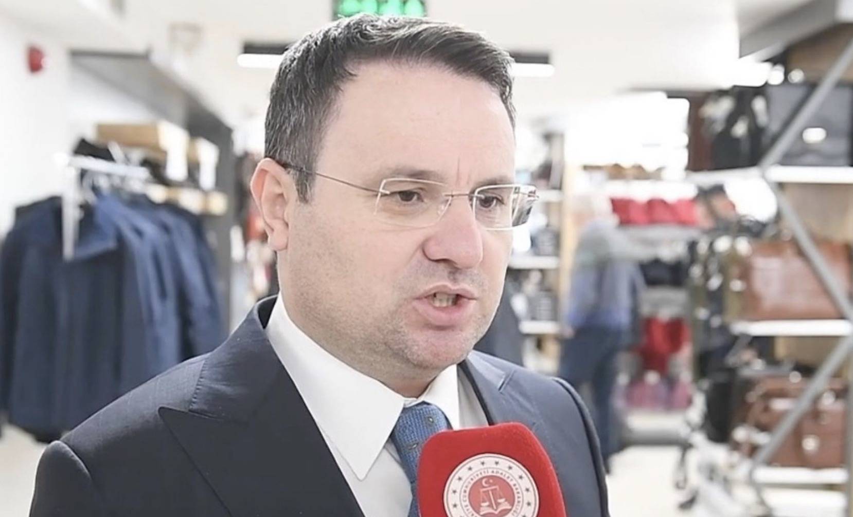 Akın Gürlek kimdir?