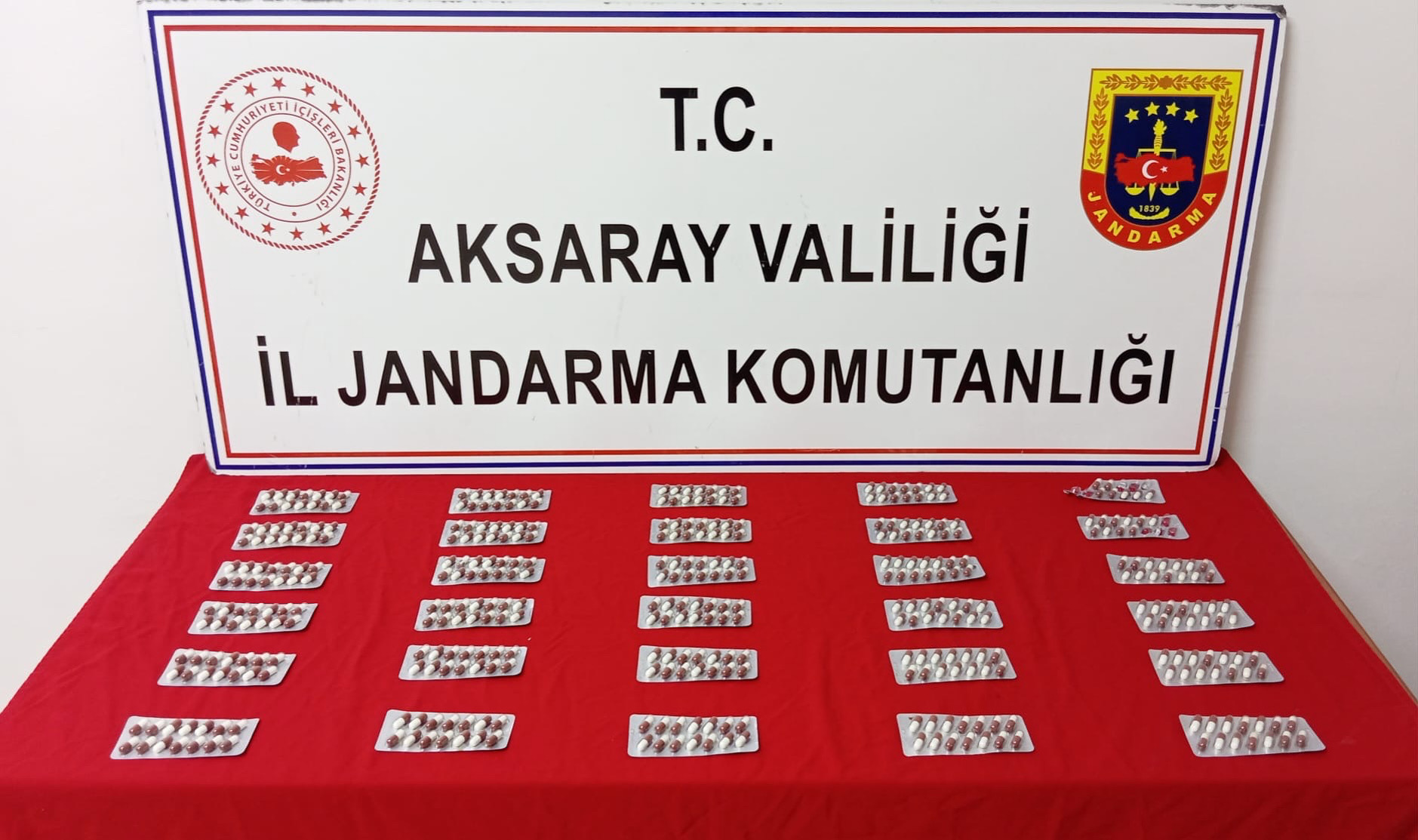 Aksaray’da uyuşturucu operasyonu: 409 adet sentetik ecza ele geçirildi