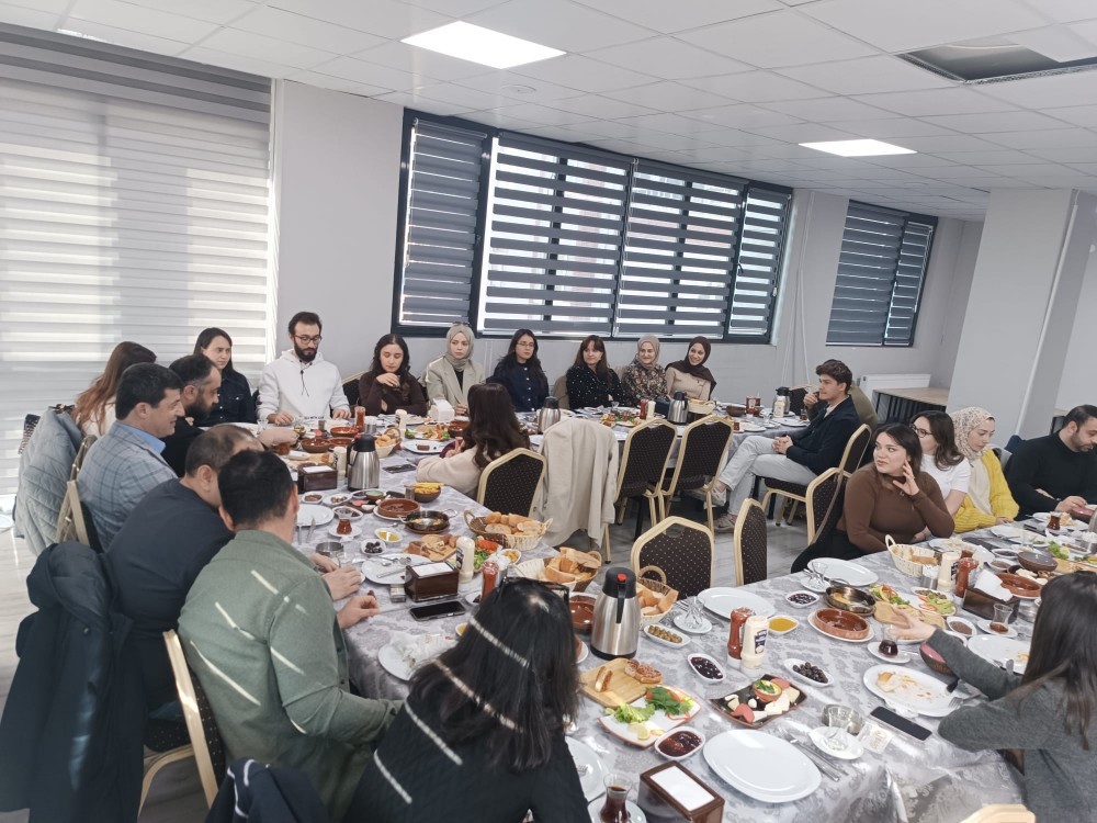 Aksaray Barosu Genç Avukatlar Komisyonu kahvaltıda buluştu