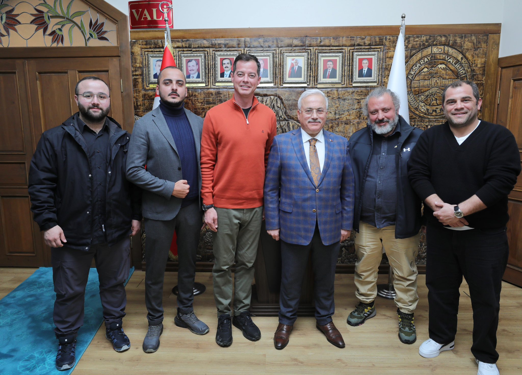 Vali Kumbuzoğlu, “Bir Yolculuk Hikayesi” ekibini ağırladı