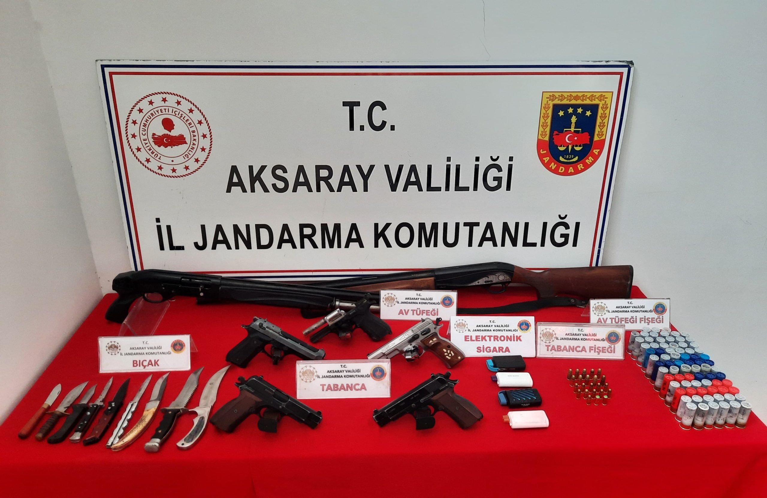 Aksaray’da ruhsatsız silah operasyonu!