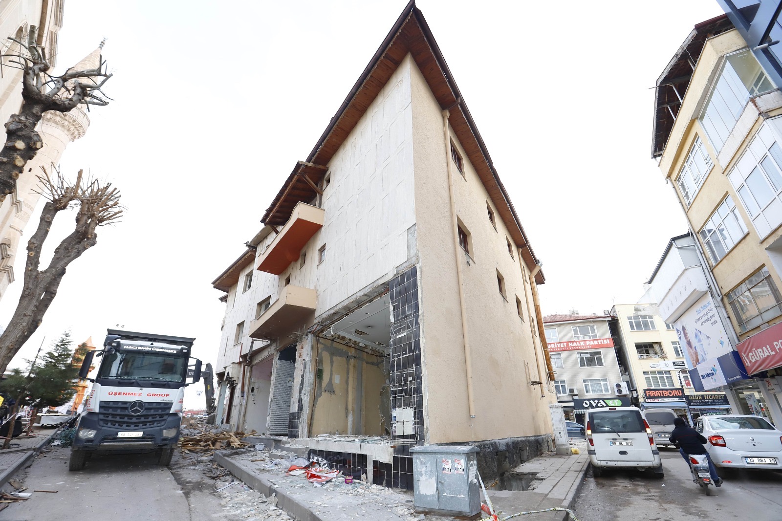 Aksaray’da riskli yapılar birer birer yıkılıyor