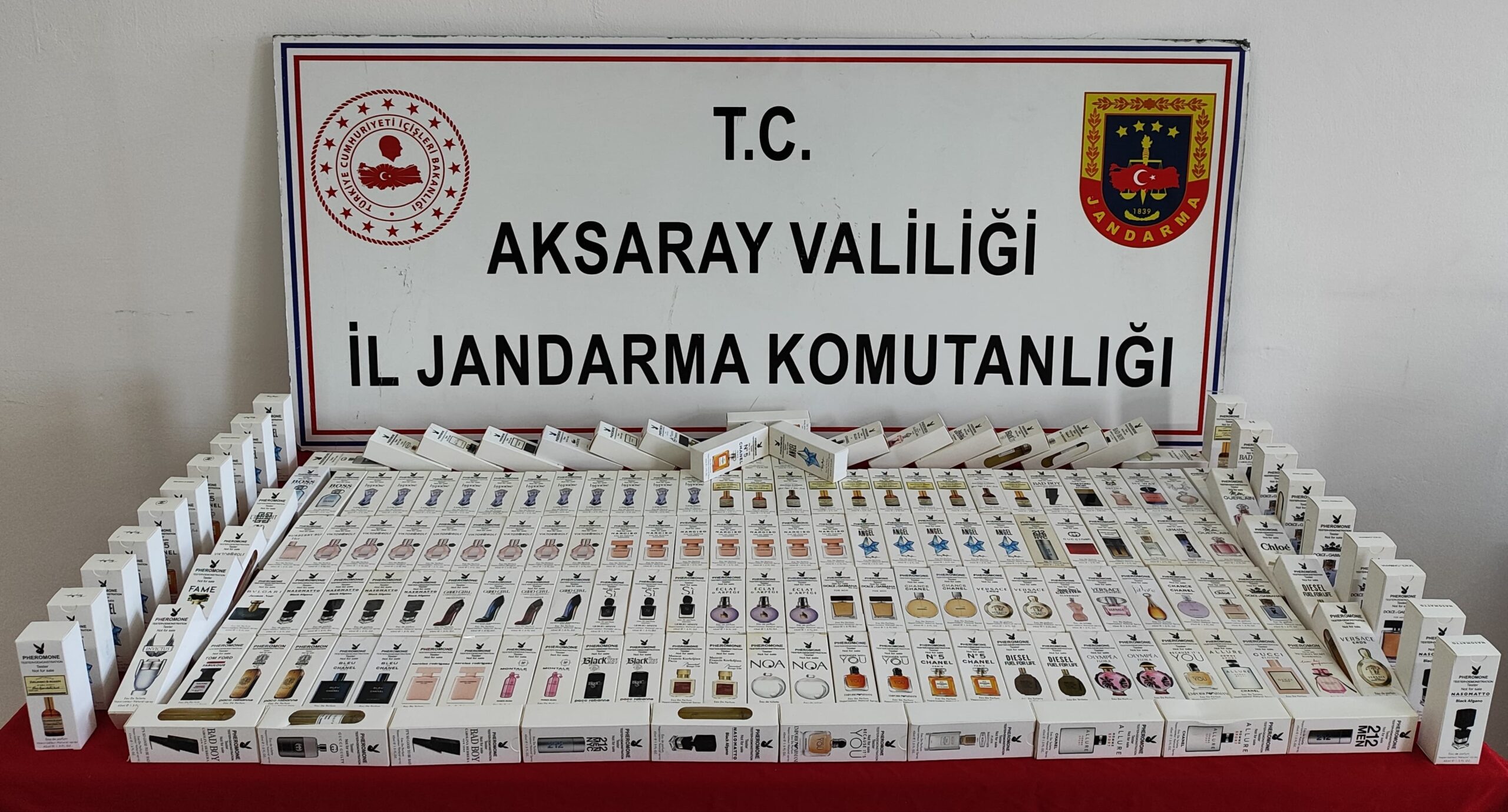 195 adet gümrük kaçağı parfüm yakalandı
