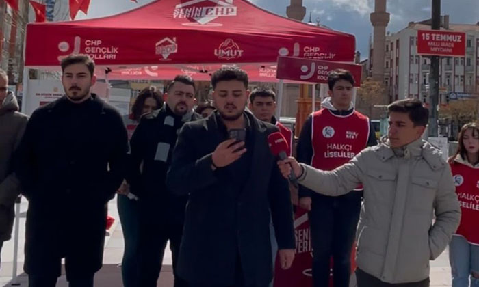 CHP’li gençler ‘kırmızı yelekle’ mesaj verdi