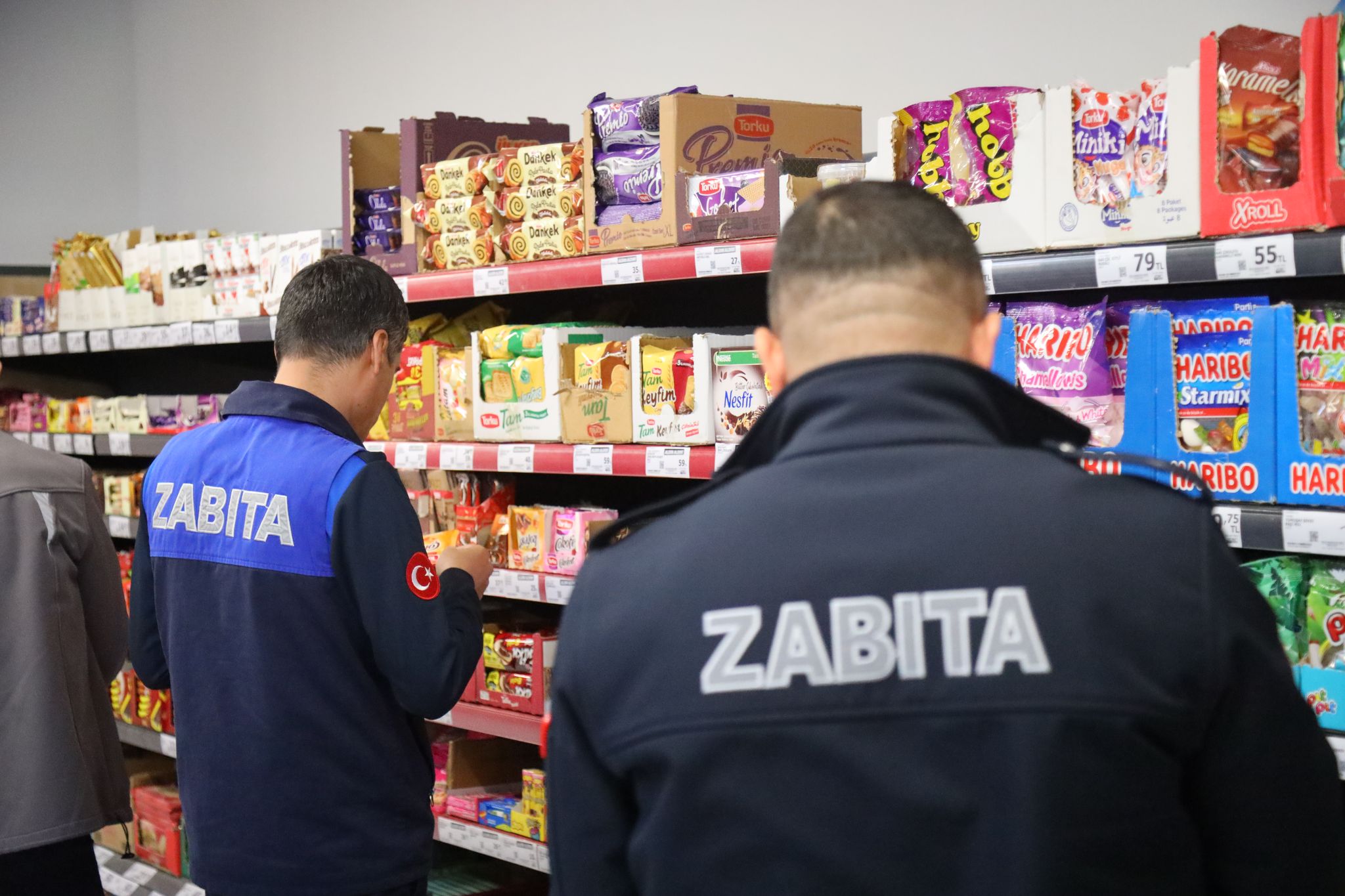 Zabıta ekipleri pazar, fırın ve marketlerde denetimlerini sıklaştırdı