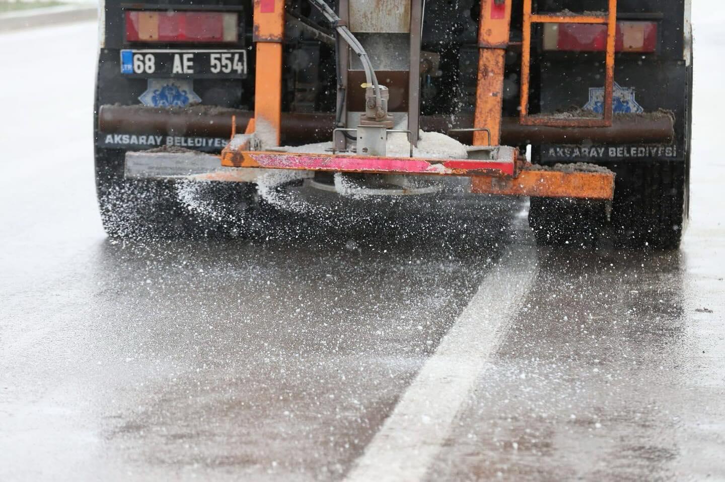Aksaray Belediyesi’nin yoğun kış mesaisi devam ediyor