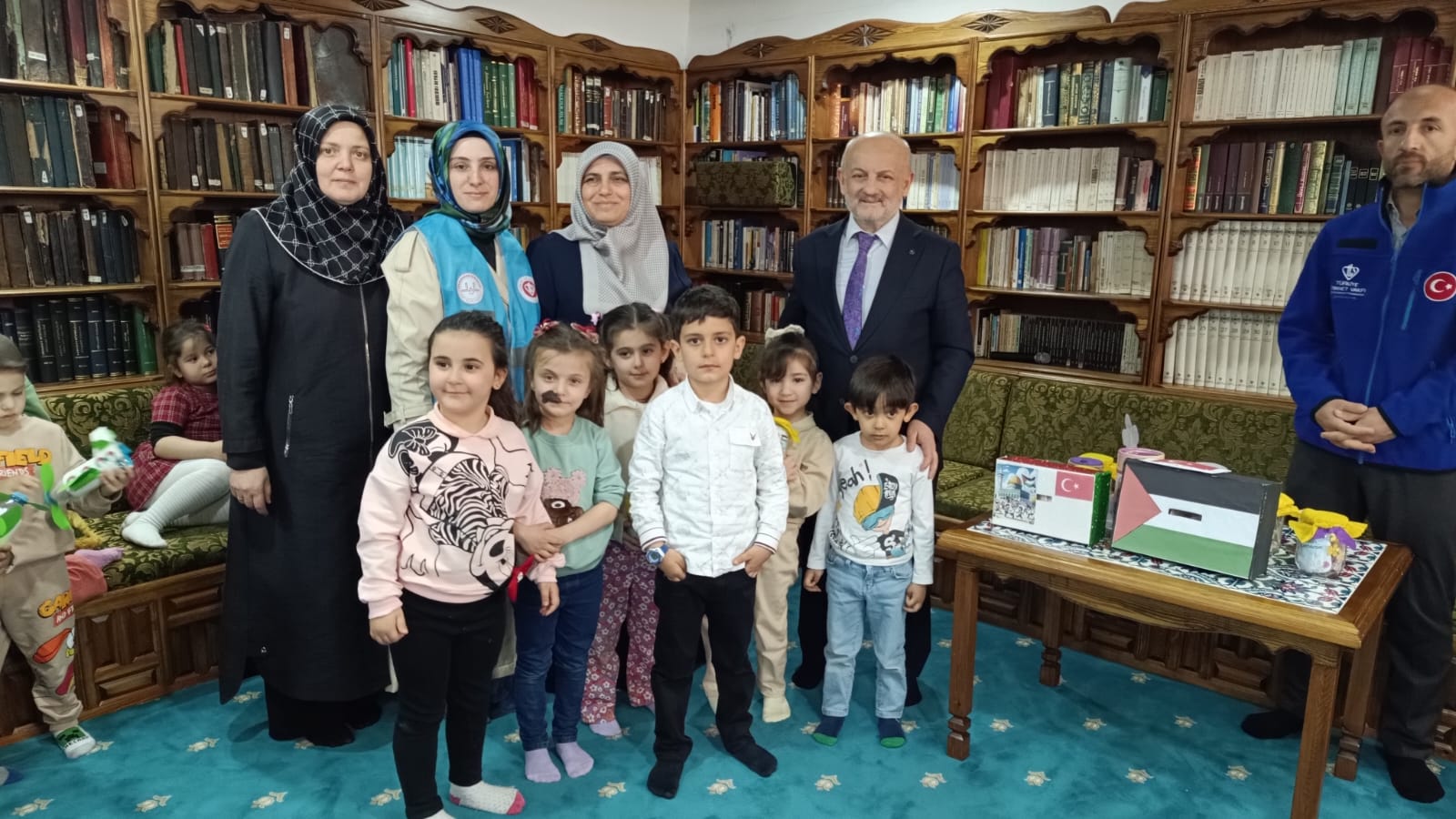 Minik kalpler, harçlıklarını Gazze’ye bağışladı