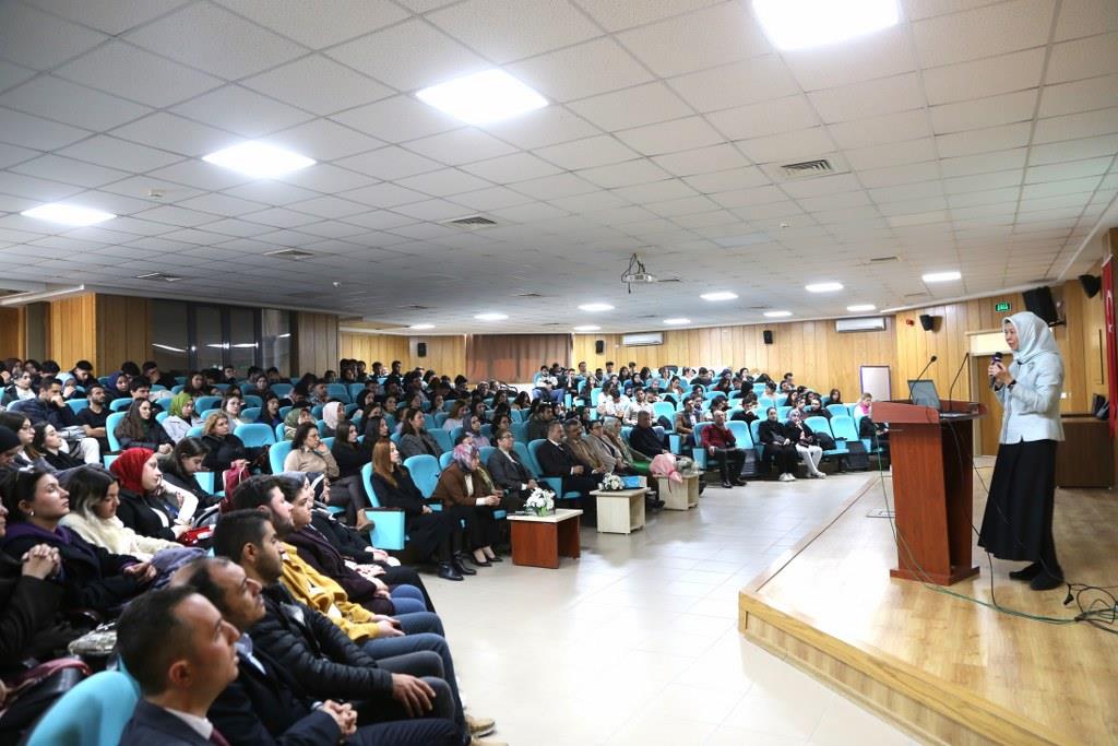 ‘Türk Kültüründe Kadın ve Aile’ konulu konferans düzenlendi