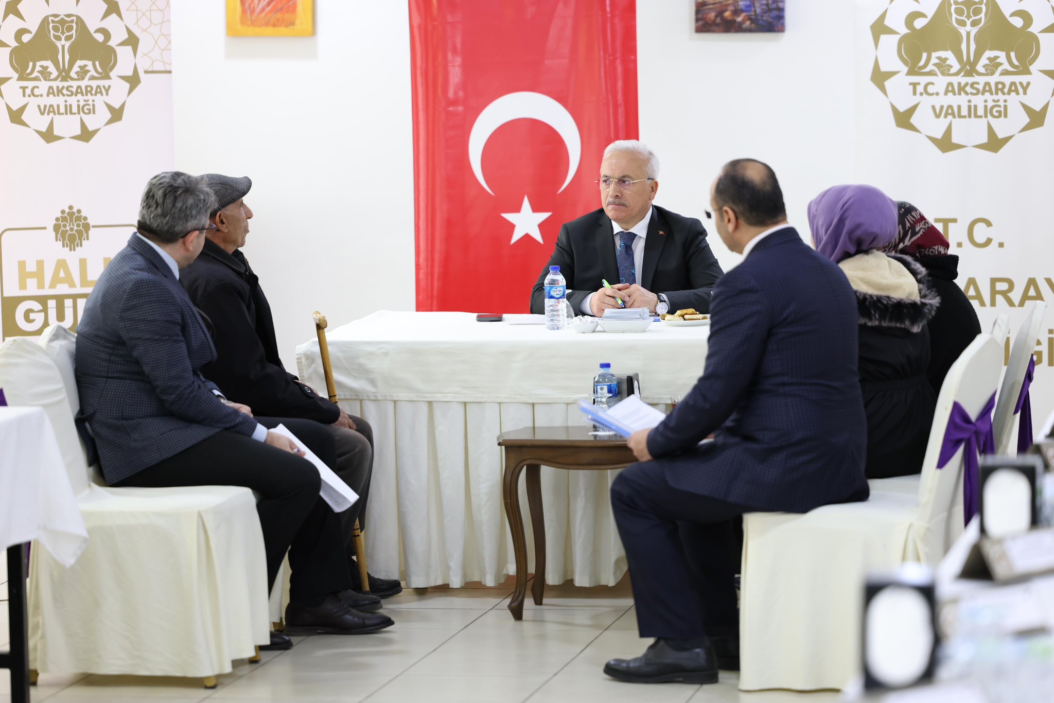 Vali Kumbuzoğlu, Halk Günü’nde vatandaşları dinledi
