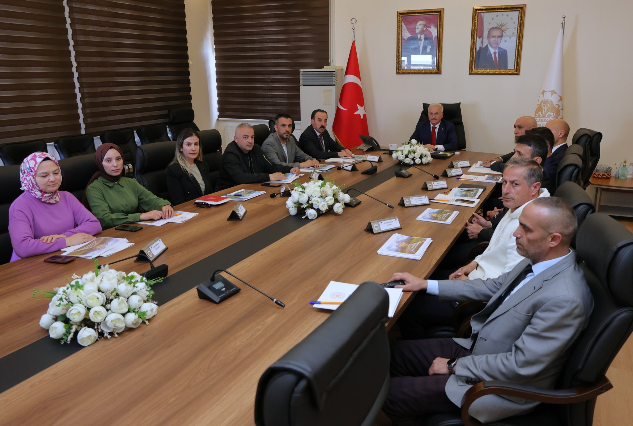 Vali Kumbuzoğlu, ‘Mahalle Benim Ailem Projesi’ kapsamında heyeti kabul etti