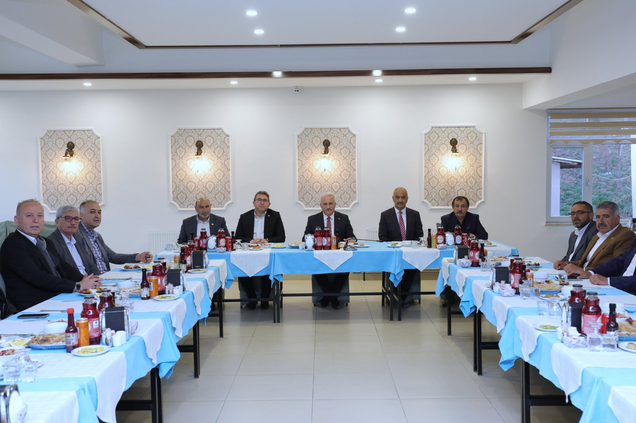 Vali Kumbuzoğlu, İl Genel Meclisi Üyeleri ile iftar programında bir araya geldi
