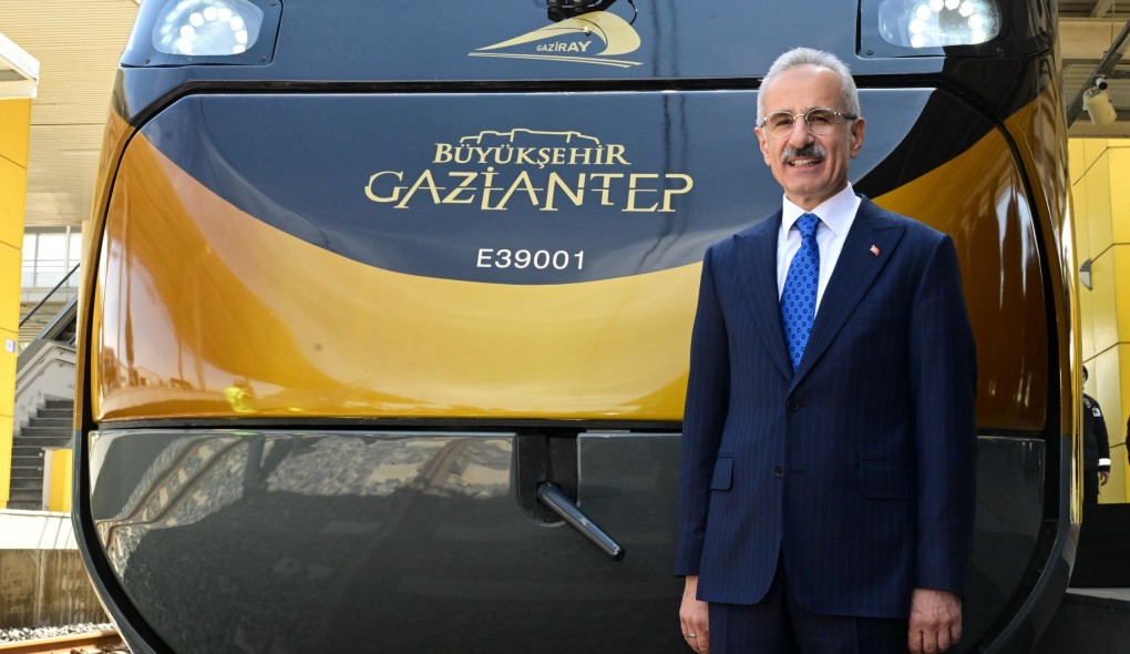 Gaziray’da kullanılacak ilk milli banliyö tren seti raylara çıktı – Birlik Haber Ajansı