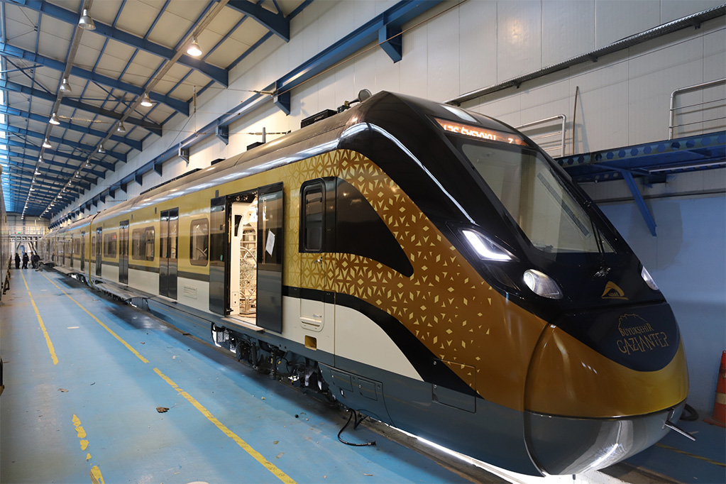 Gaziray için ilk yerli banliyö treni yola çıktı! – Birlik Haber Ajansı