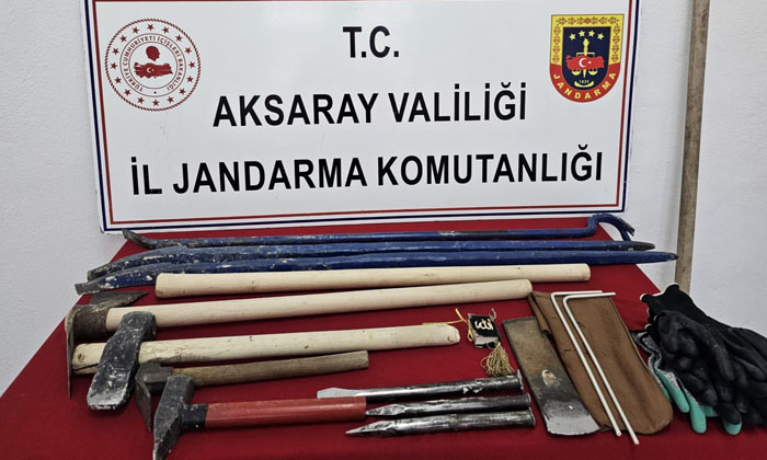 Aksaray’da kaçak kazı yapan 5 kişi suçüstü yakalandı