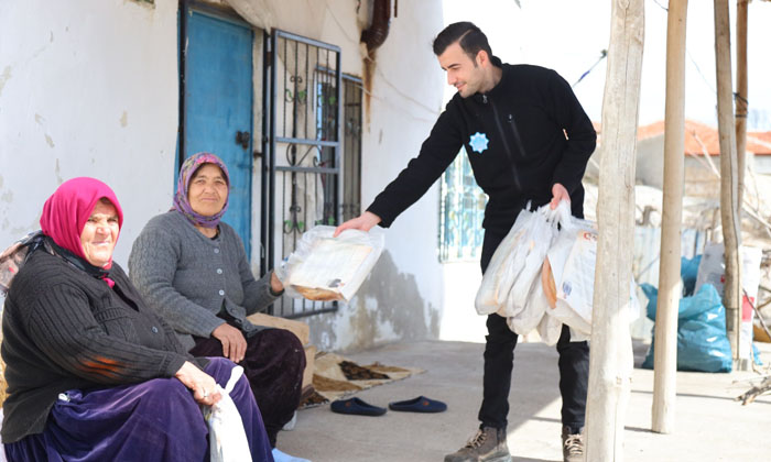 Aksaray Belediyesi, 84 köyde pide dağıtımını sürdürüyor