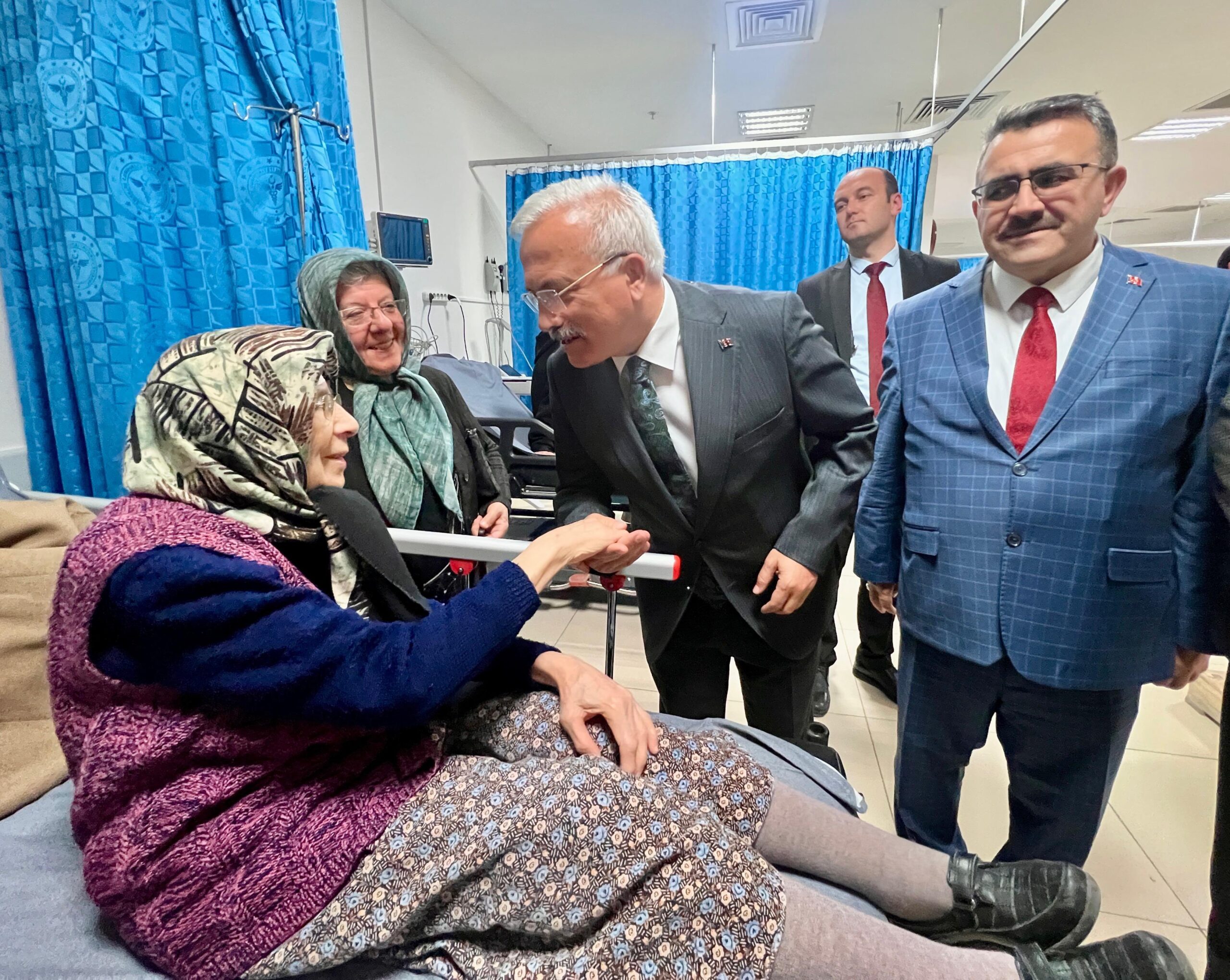 Vali Kumbuzoğlu’ndan hastane ziyareti