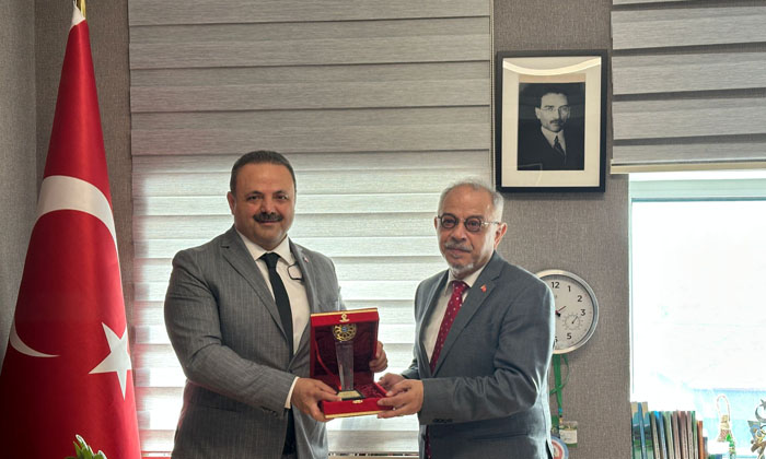 Rektör Arıbaş’tan Komrat Başkonsolosu Adnan Hayal’e ziyaret