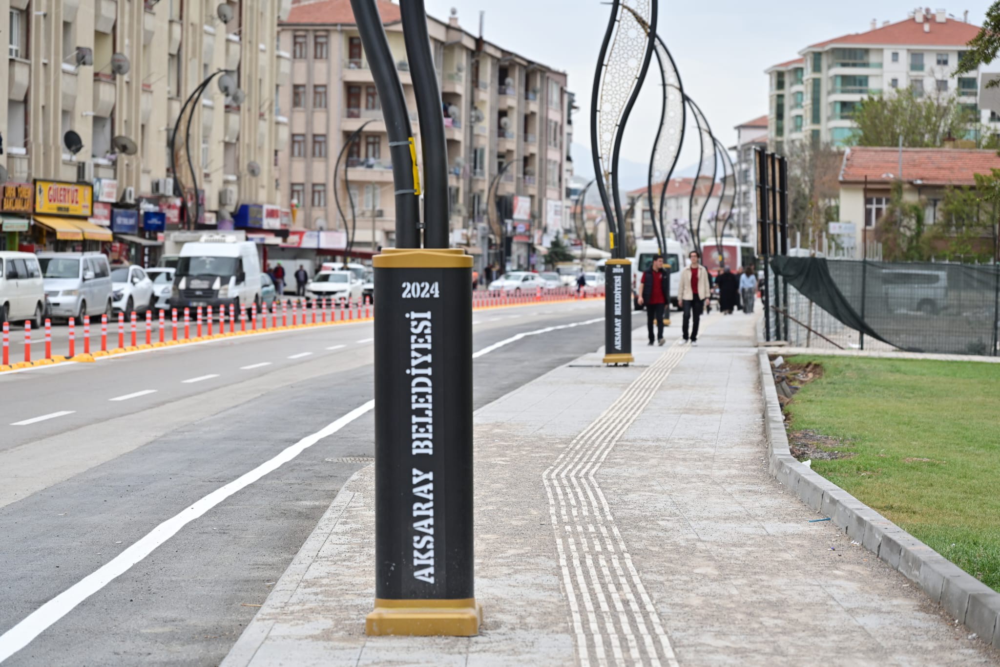 Trafik akışını rahatlatmak için kavşak ve yollarda modern düzenlemeler yapılıyor