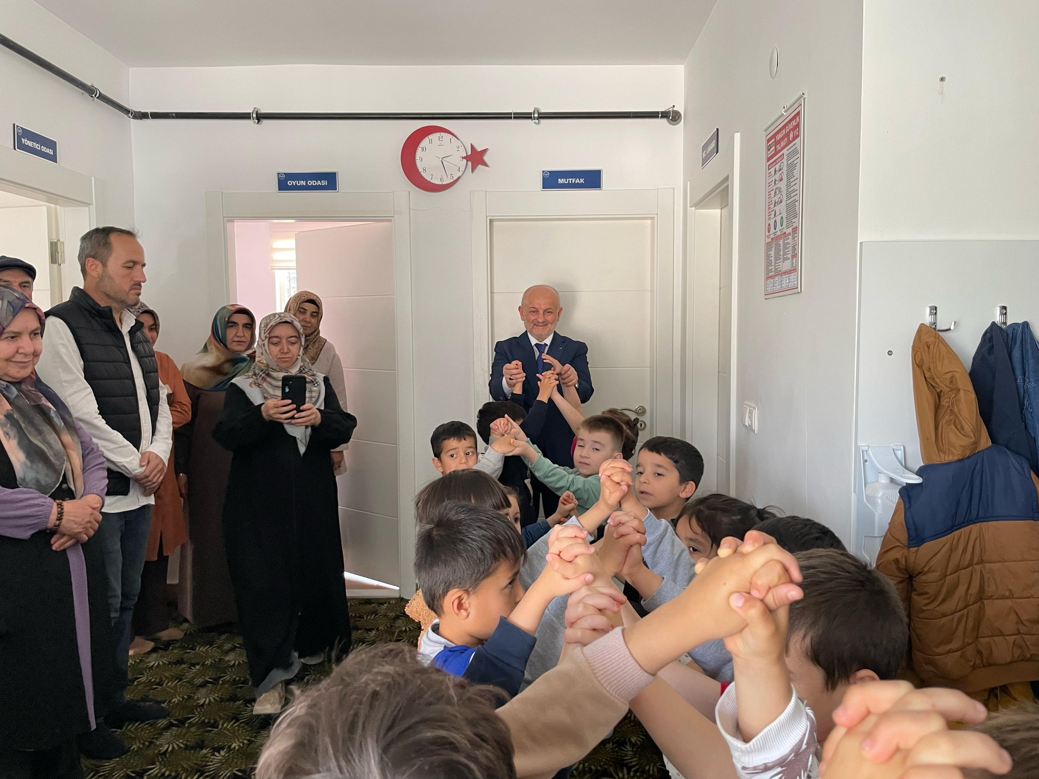 6 yaşındaki Fadime’den büyük başarı: Yasin Suresini ezberledi