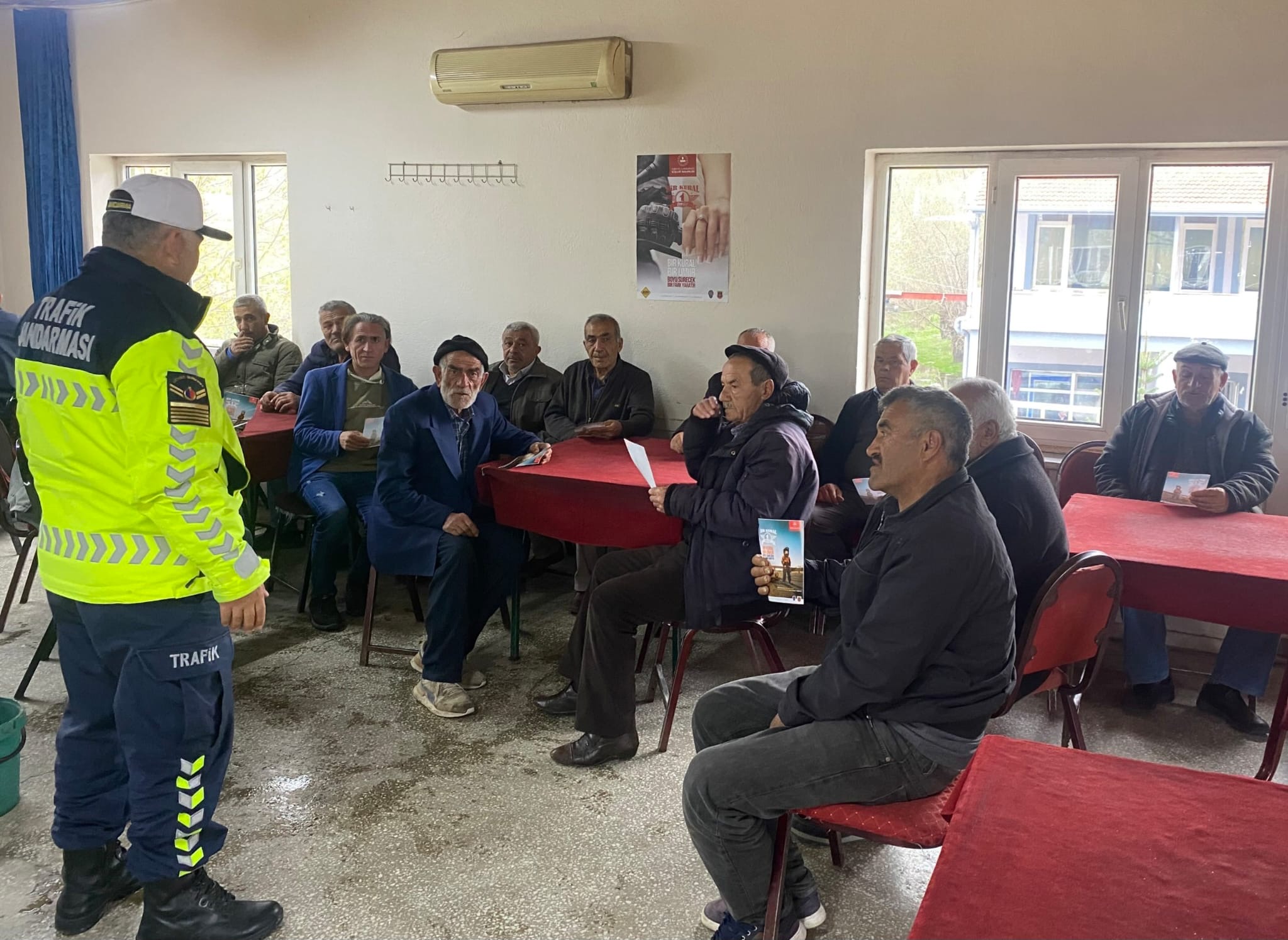 Jandarmadan motosiklet sürücülerine trafik güvenliği eğitimi