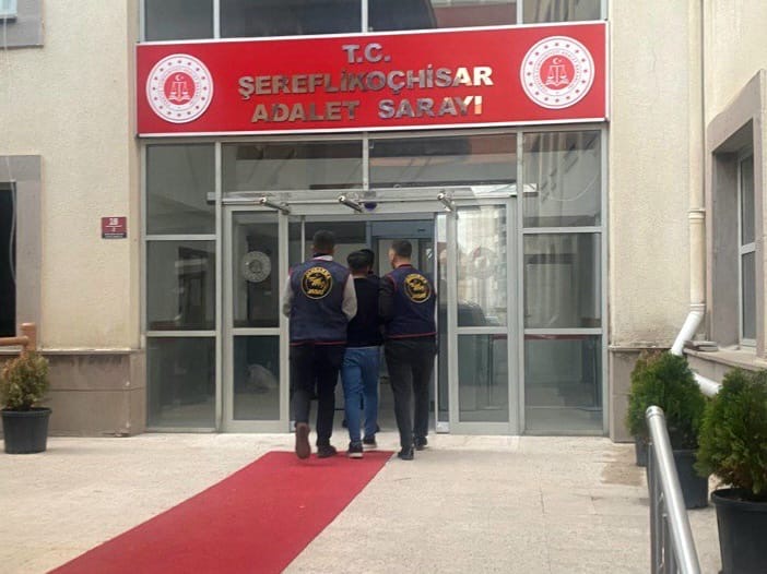 Hırsızlık suçundan aranan şahıs yakalandı!