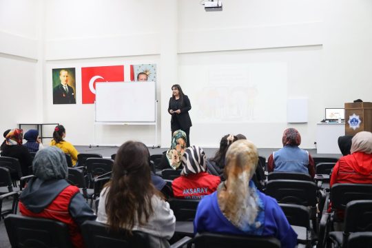 Aksaray Belediyesi’nden personele Engelsiz İletişim konferansı