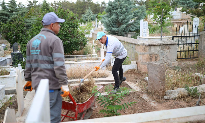 Bayram öncesi kabristanlık temizliği ve ücretsiz ulaşım hizmeti