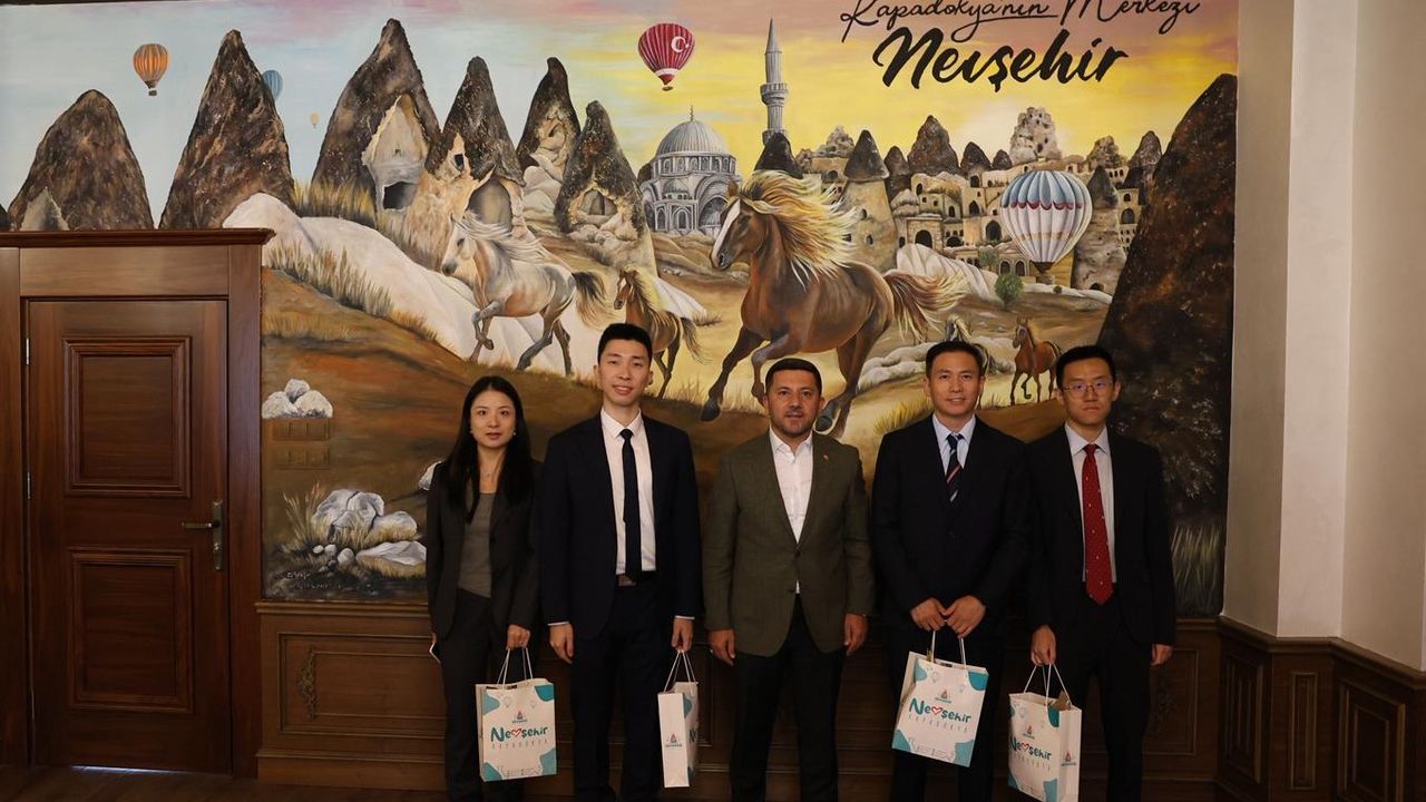 Nevşehir Belediye Başkanı Arı, Çinli Misafirlerini Ağırladı