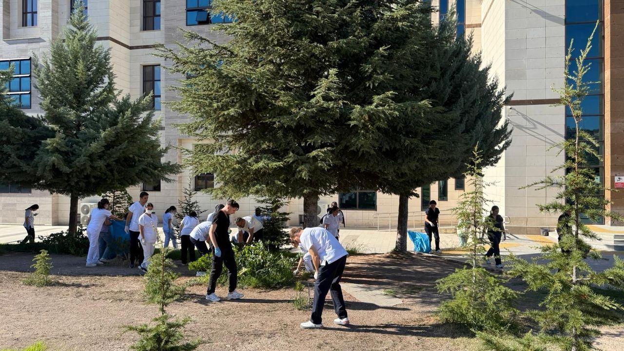 NEVÜ Diş Hekimliği Fakültesi’nden “Dumansız Hava Sahası” Kapsamında Temizlik Etkinliği