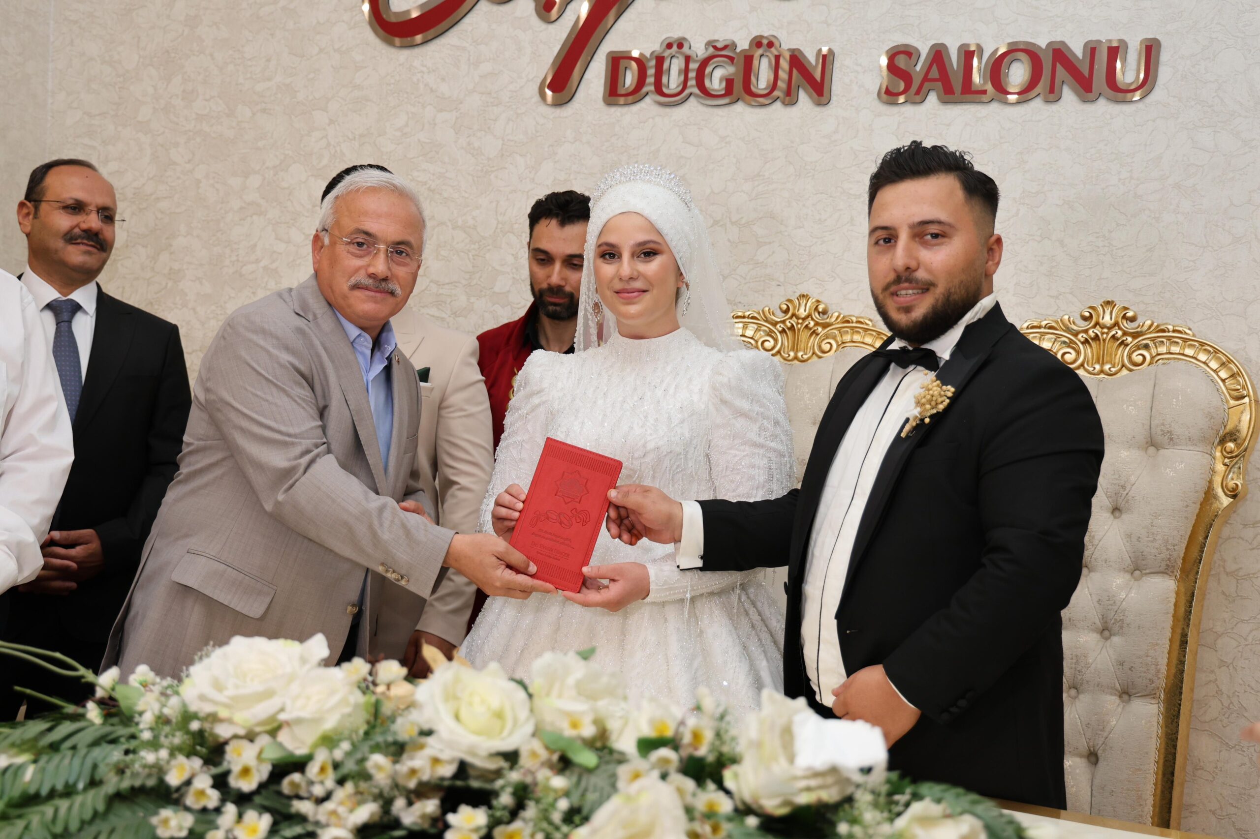 Aile Yılı kapsamında destek alan çiftin nikâh şahidi Aksaray Valisi oldu