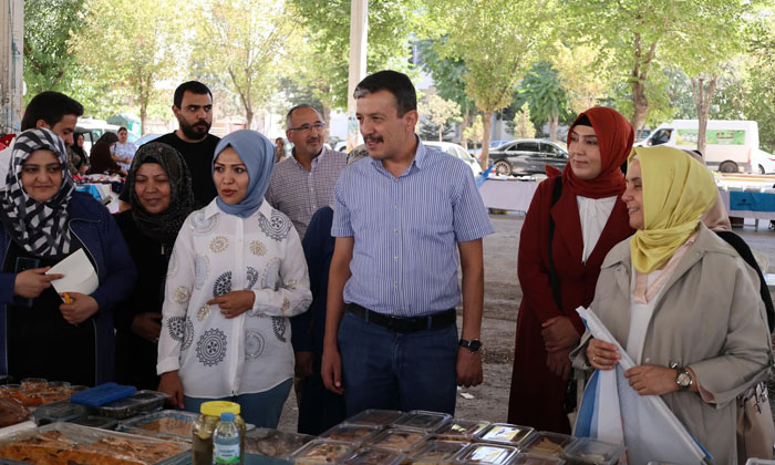 Başkan Aktürk’ten emekçi kadınlara destek