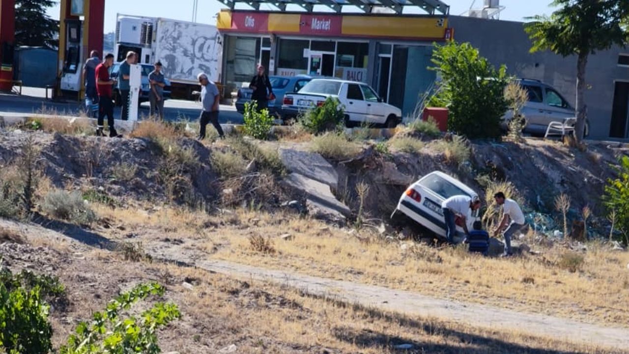 Nevşehir’de Kontrolden Çıkan Otomobil Araziye Uçtu: 1 Yaralı