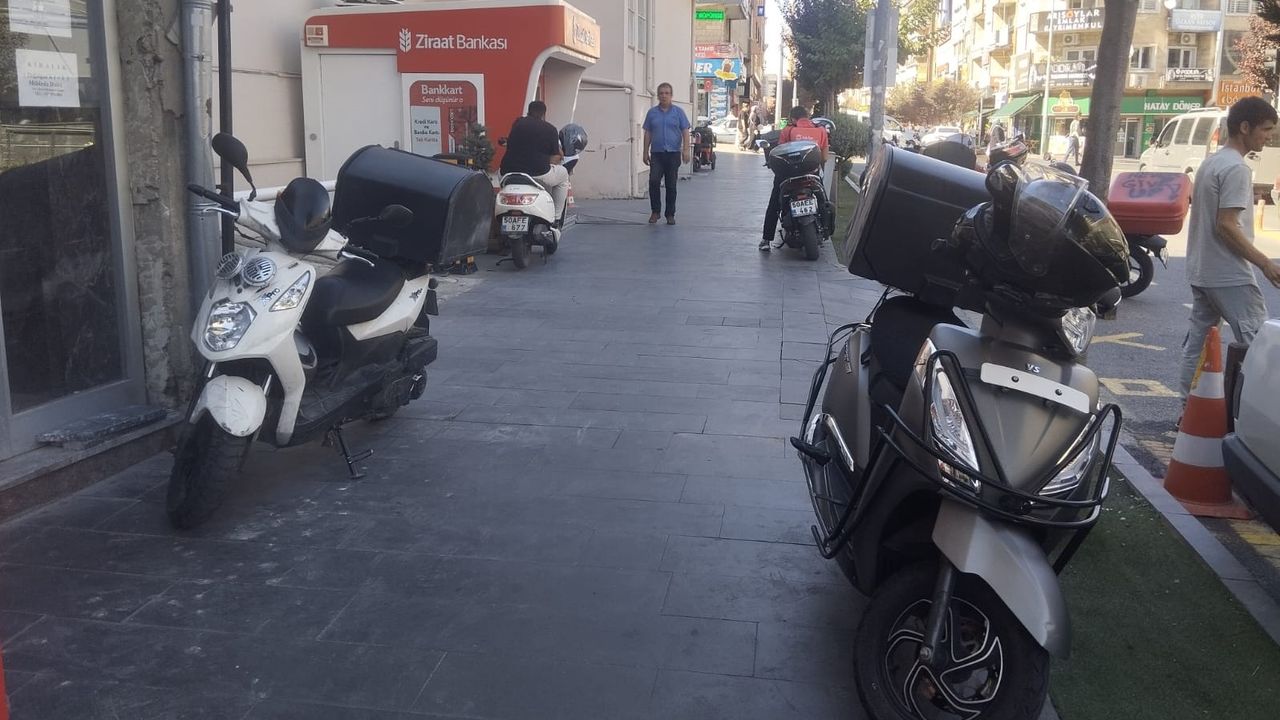 Nevşehir’de Motosikletler Kaldırımları İşgal Ediyor
