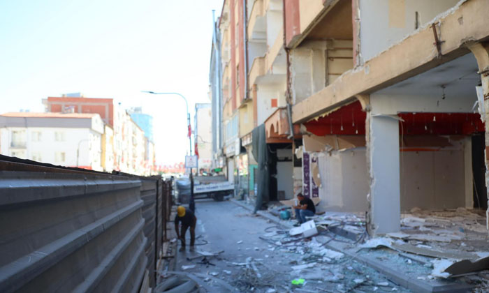 Aksaray’da kentsel dönüşüm hız kazandı: Eski pasaj yıkılıyor, şehir yenileniyor
