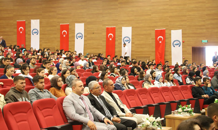 ASÜ ailesine yeni katılan öğrenciler için oryantasyon eğitimi düzenlendi