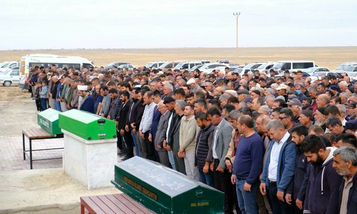Aksaray’da feci kazada hayatını kaybedenlerin cenazeleri defnedildi