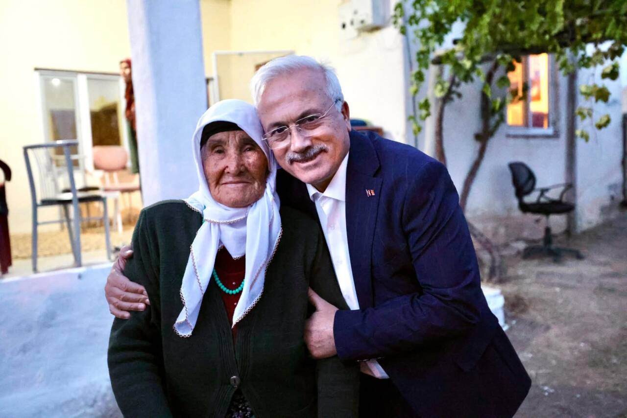 Vali Kumbuzoğlu, Şehit Babaannesini evinde ziyaret etti